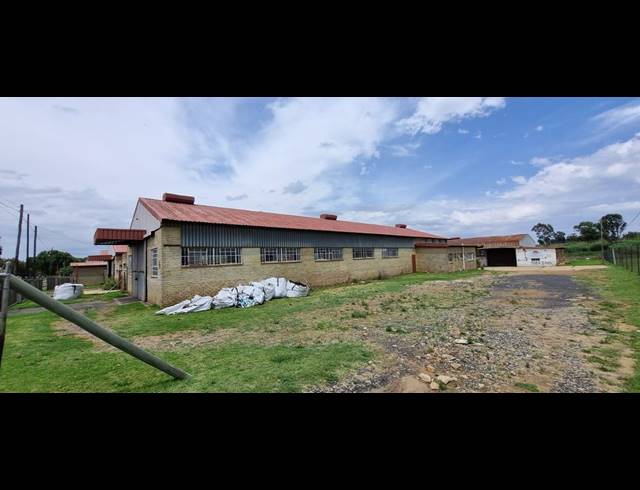 3,674M² WAREHOUSE FOR SALE IN AUREUS